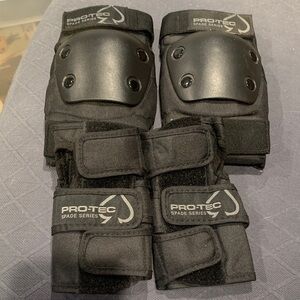 Pro-Tec Black Wrist and Elbow Pads NWOB